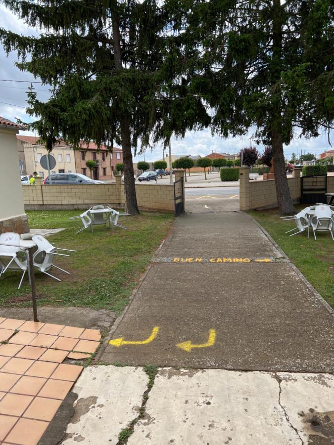 Albergue Municipal Hostel San Martin del Camino Εξωτερικό φωτογραφία